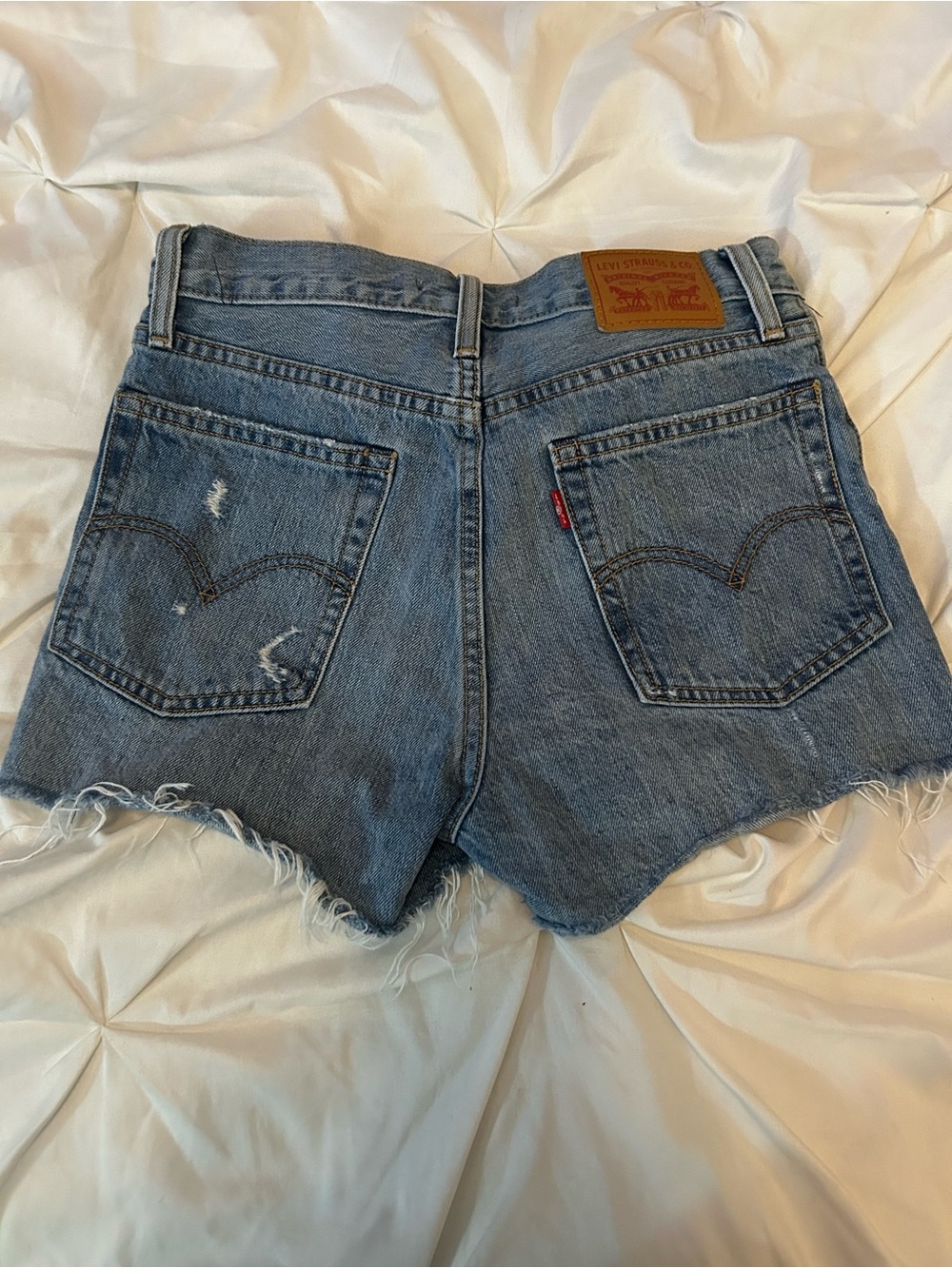 Levi's Wedgie Shorts. Size 26.